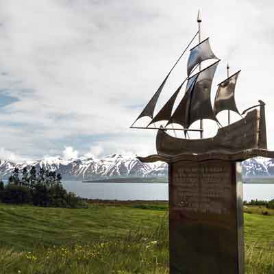 Tr&ouml;llskagi: Bootsskulptur
